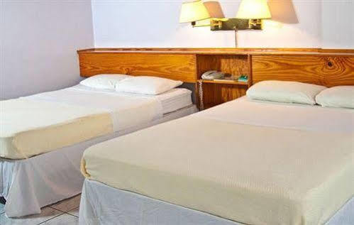 Garraway Hotel Roseau Bagian luar foto